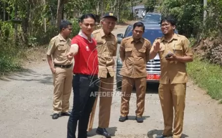 Bupati Arifin Tinjau Pembangunan Jalan Simpang Lima Kasrepan-Sukokidul, Kecamatan Pule