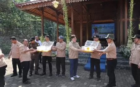 Pemkab Jombang dan Stakeholder Gelar Aksi Tanam Pohon