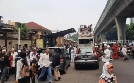 Granati LGBT Gelar Demo Menolak Konser Coldplay di Jakarta, Tuntut Pembubaran dan Proses Hukum