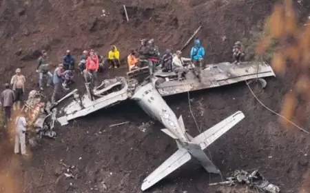 Evakuasi Super Tucano: TNI AU Menanggapi Tantangan Cuaca Ekstrem dan Medan Terjal Pasca-Kecelakaan Pesawat di Pasuruan