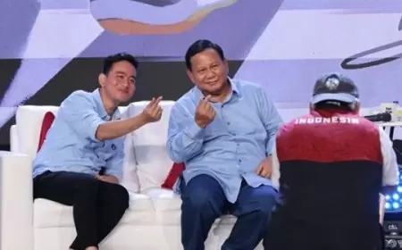 Pasangan Ganjar Pranowo dan Mahfud MD Terima Tanda Anggota Kehormatan Muhammadiyah, Absennya Gibran di Acara Serupa Menimbulkan Spekulasi