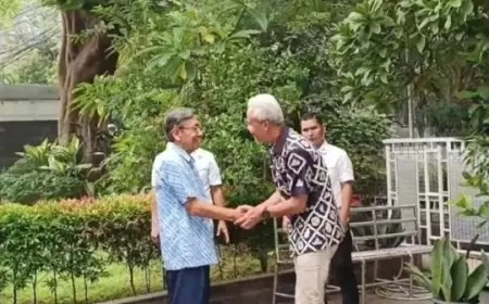 Ganjar Pranowo Sambangi Boediono: Silaturahmi Strategis Jelang Pilpres 2024