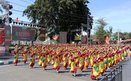 Ribuan Penari Tampil Dalam Pagelaran Situbondo Ethnic Festival