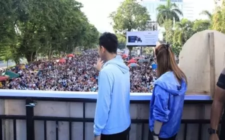 Gibran Rakabuming Raka Blusukan di Jelambar, Bagikan Sembako dan Susu untuk Cegah Stunting