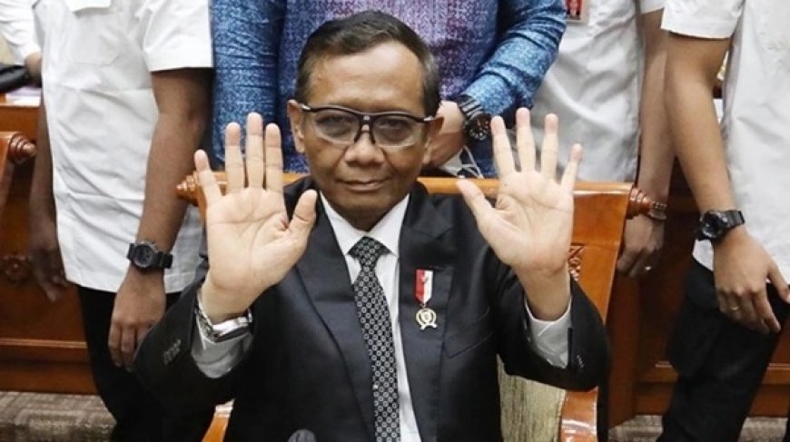 Baliho Mahfud MD Jadi Sorotan: Respons Santai dan Protes Terkait Pencopotan Atribut Politik di Bali