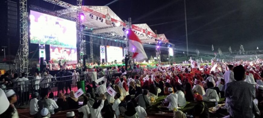 Bacawapres Mahfud MD di Gresik Disambut Puluhan Ribu Massa