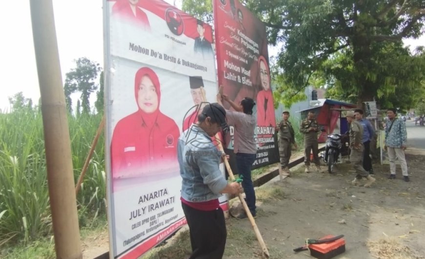 Ganggu Arus Lalin, Satpol PP Tulungagung Tertibkan Baliho Caleg