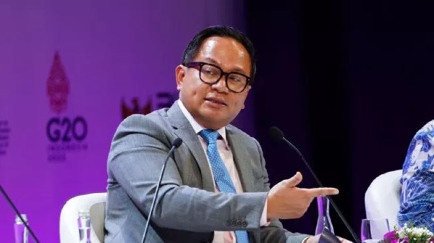 Kebocoran Atap Stasiun Cawang LRT Jabodebek Akibat Hujan Deras Menjadi Fokus Perhatian