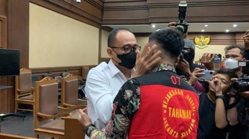 Sindiran Jonathan Latumahina pada Momen Haru Mario Dandy dan Ayahnya di Persidangan Korupsi