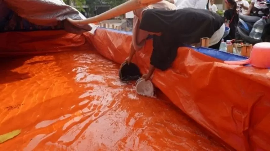 Sukarelawan Santri Sragen Salurkan 30.000 Liter Air Bersih ke Warga Terdampak Kekeringan