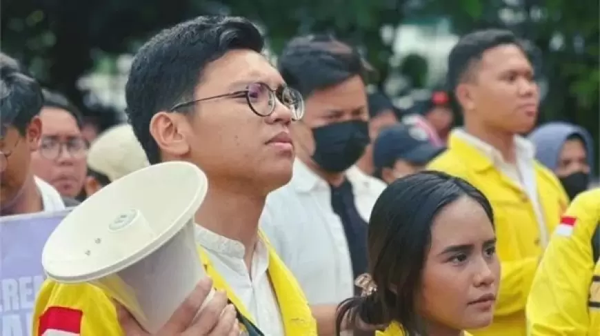 Ketua BEM UI, Melki Sedek Huang, Alami Intimidasi Pasca Penolakan Putusan MK: Ancaman dan Pengrusakan Privasi Keluarga