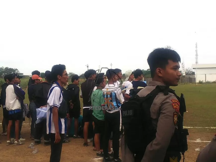 Kick Off Turnamen Soeratin Cup antara Madiun Putra VS Akor FC Dihentikan Sementara, Ini Sebabnya