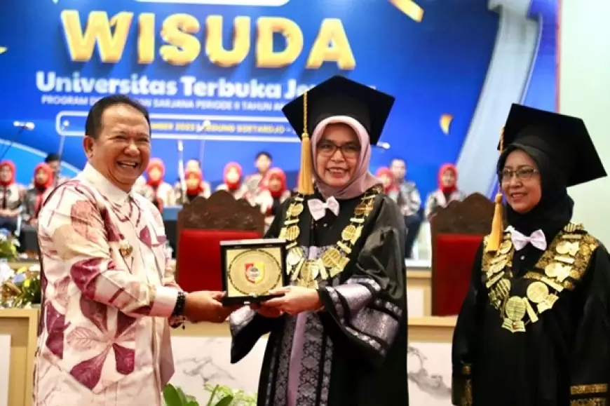 Bupati Hendy Hadiri Wisuda Mahasiswa UT Jember