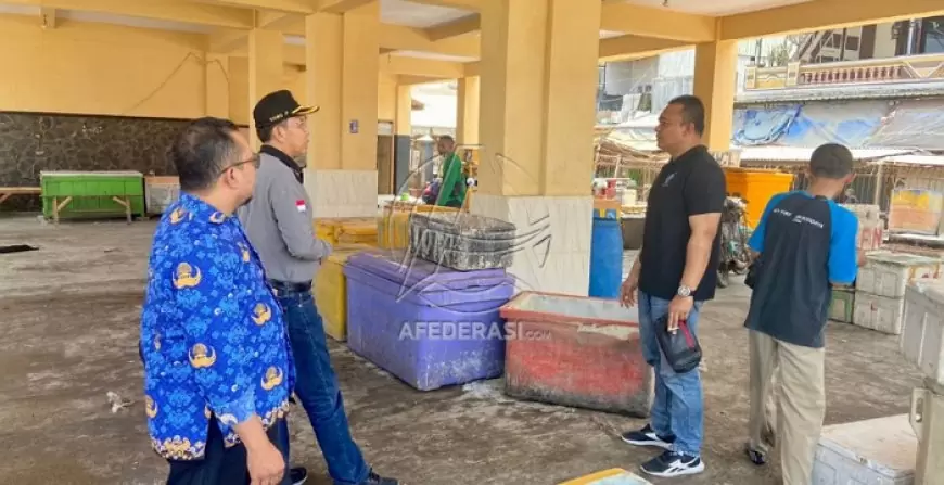 Komisi II DPRD Situbondo Nilai Rehabilitasi TPI Pondok Mimbo Gagal, Lantai Mengelupas Setelah Sebulan Selesai Dikerjakan