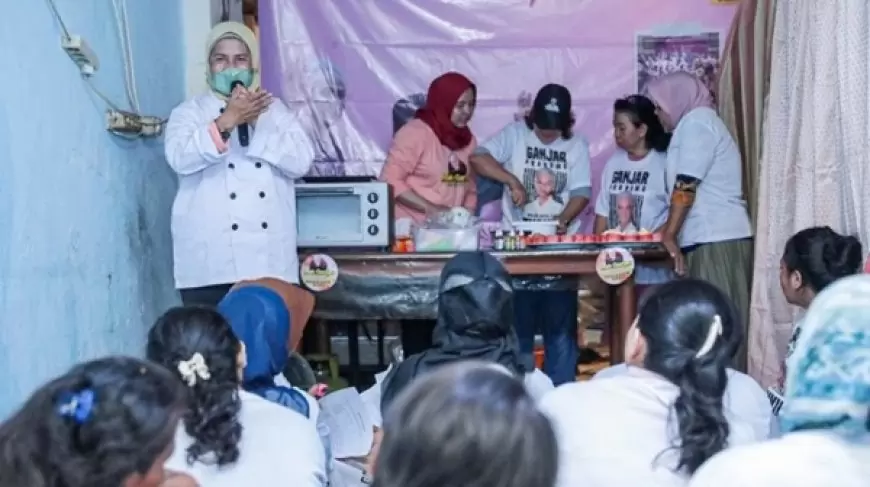 Sukarelawan Mak Ganjar Jabodetabek Menggelar Baking Class Cup Cake, Dorong Potensi UMKM Ibu Rumah Tangga