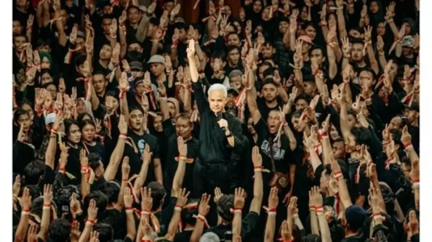 Makna Sebenarnya Salam 'Tiga Jari' Ganjar Pranowo: Bukan Pemberontakan, Melainkan Ketaatan