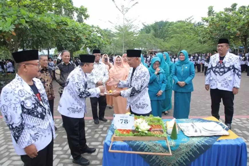 Bupati Asahan Pimpin Upacara Peringatan Hari Guru Nasional