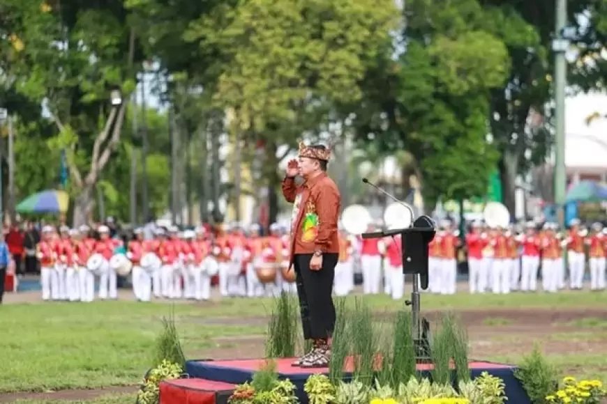 Bupati Hendy Pimpin Upacara HUT ke-77 PGRI dan Hari Guru Nasional