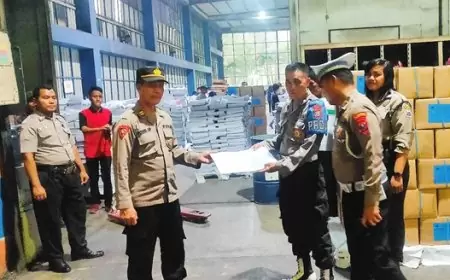 Pastikan Logistik Pemilu Aman , Polisi Jaga Ketat PT Temperina Pencetak Material Pemilu