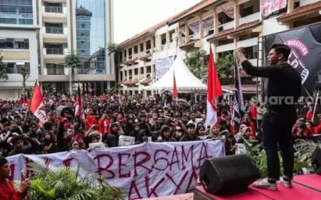 Mahasiswa Surabaya Gelar Mimbar Demokrasi sebagai Protes Terhadap Dinasti Politik