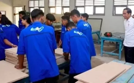 Presiden Jokowi Resmikan Pengiriman Mobil Baru untuk Peningkatan Pembelajaran di SMK Negeri 5 Kota Kupang