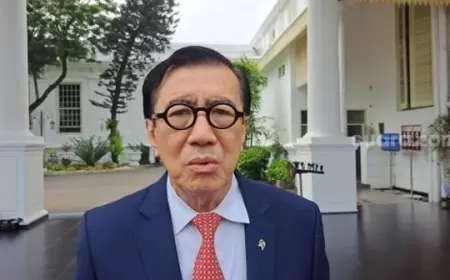 Eddy Hiariej Resmi Diberhentikan Sebagai Wamenkumham: Kasus Suap dan Gratifikasi Muncul