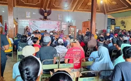 Unjuk Rasa Warga Desa Gesikan, Tuntut Oknum Perangkat Desa Diberhentikan Akibat Tuduhan Asusila