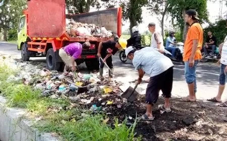 Sampah Menumpuk di Pinggir Jalan, Ini yang Dilakukan Pemkab Bondowoso dan Pemdes Koncer Kidul