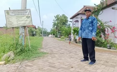Permudah Akses Ekonomi Warga, Pemdes Guranganyar Cerme Gresik Paving Jalan Desa