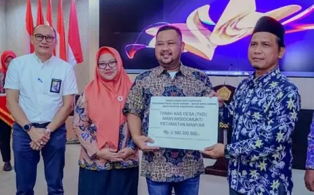 Pelebaran Jalan Raya Manyar, Warga Terdampak Terima Kompensasi Total Rp 4,8 Miliar