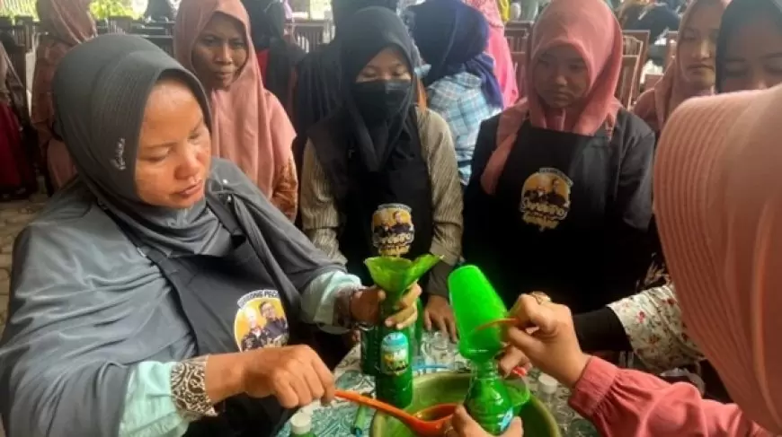 Ganjar Pranowo Dukung Pelatihan Wirausaha Sabun Cuci di Kendal, Jawa Tengah