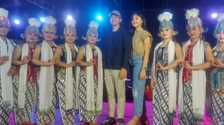 Antusiasme Warga Wonosobo, Pesona Tari Lengger Warnai Pertemuan Kaesang Pangarep di Pasar Selomerto