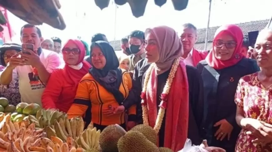 Perbandingan Harga Barang Dapur: Siti Atikoh Blusukan di Pasar Ngemplak Tulungagung