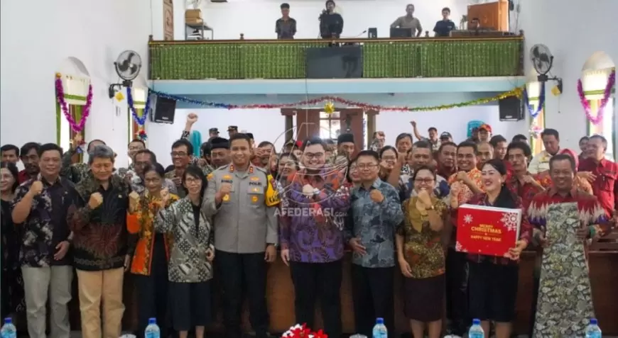 Kunjungi GKJW Sambirejo, Pendeta Suwito Bersyukur Terima Kado Natal dari Mas Dhito