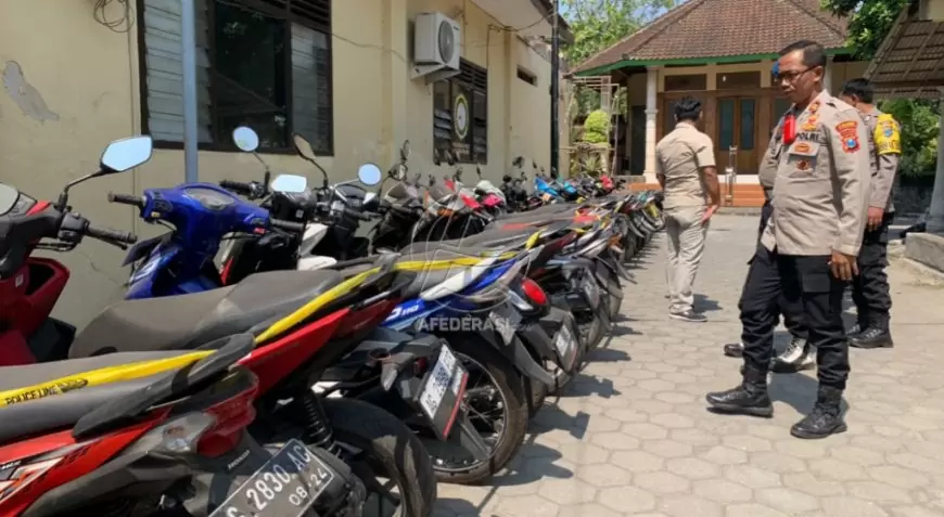 Polsek Ngadiluwih Kembalikan 26 Sepeda Motor Tangkapan di Lokasi Perjudian Sabung Ayam