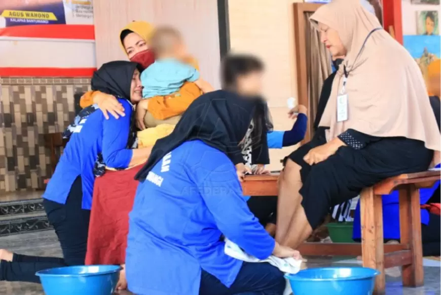 Lapas Banyuwangi Hujan Air Mata Saat Peringatan Hari Ibu