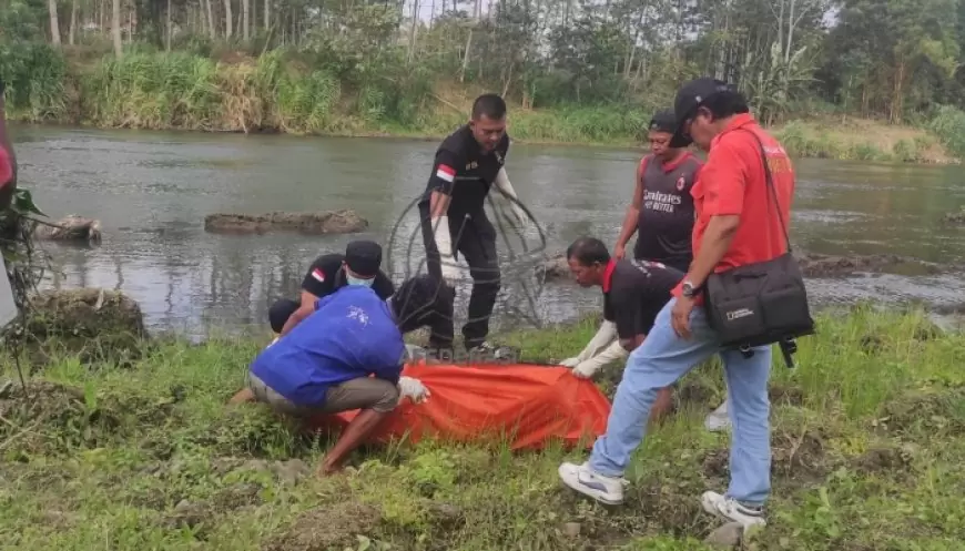 Polisi Selidiki Jasad Pemuda Tanpa Identitas Mengapung di Sungai Brantas Ngunut