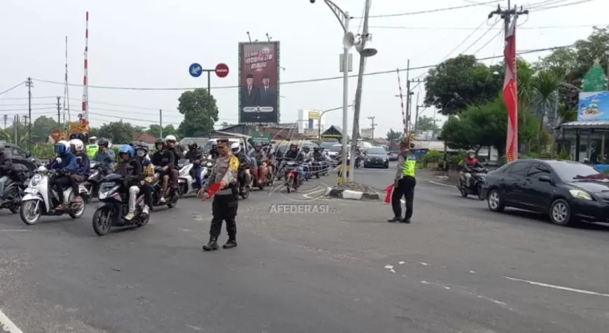 Awas Terjebak Macet, Lonjakan Volume Kendaraan Terjadi di Simpang Tiga Mengkreng Saat Sore Hari