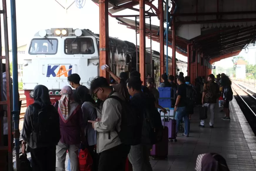Antusiasme Masyarakat Terhadap Moda Transportasi Kereta Api Meningkat saat Masa Libur Natal dan Tahun Baru 2024