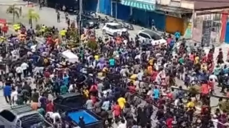 Kericuhan Mencekam Pasca Arak-arakan Jenazah Mantan Gubernur Papua Lukas Enembe