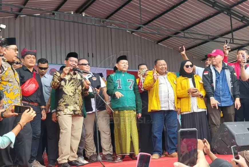 Cawapres Mahfud Disambut Puluhan Ribu Massa di Banyuwangi
