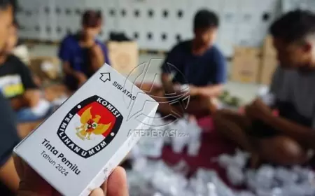 Proses Pengemasan Logistik Pemilu 2024, di Gudang Penyimpanan KPU Tulungagung