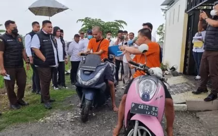 Rekontruksi Pembunuhan Sadis di Gresik, Pisau Menancap di Perut