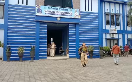 Pelajar SMAN 1 Situbondo Demo, Minta Kepala Sekolah Mundur Dari Jabatan
