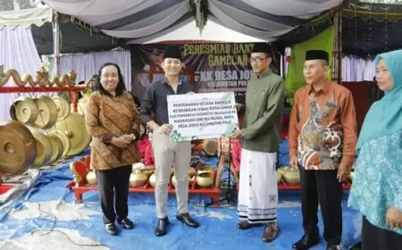 Bupati Trenggalek Serahkan Bantuan Mobil Siaga dan Gamelan untuk Desa Joho