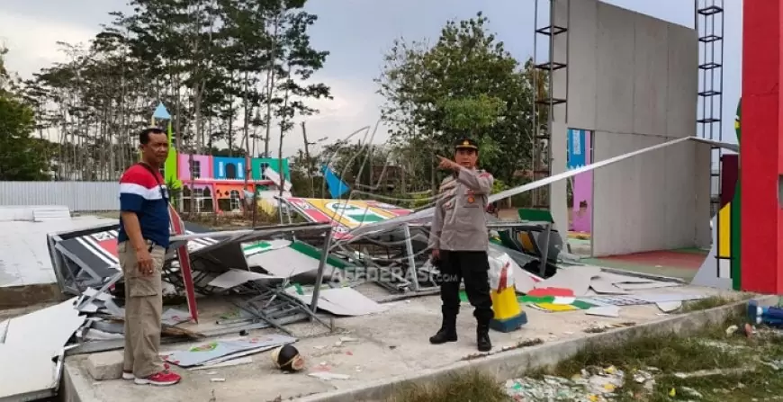 Angin Kencang Rusak Rumah dan Wisata Asia Eropa Park di Tulungagung