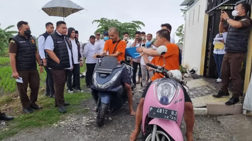 Rekontruksi Pembunuhan Sadis di Gresik, Pisau Menancap di Perut