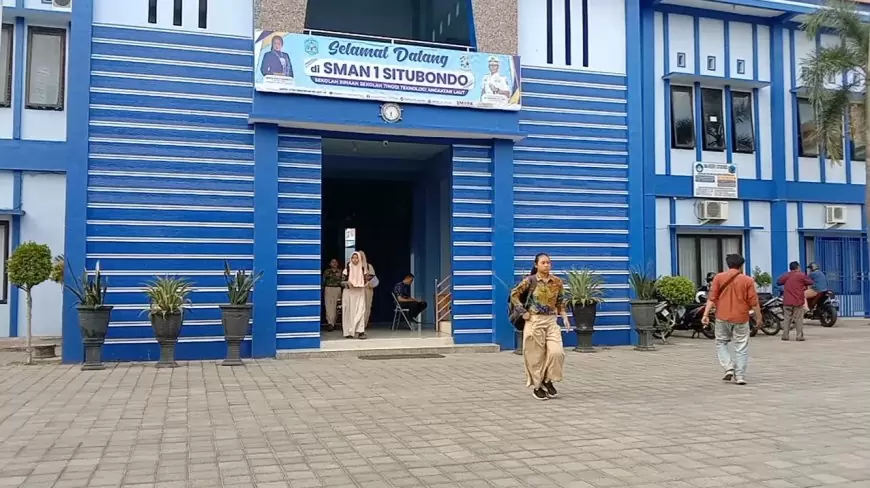 Pelajar SMAN 1 Situbondo Demo, Minta Kepala Sekolah Mundur Dari Jabatan