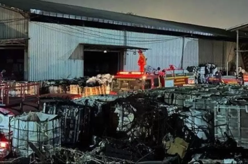 Gudang Aspal di Komplek Pelindo III Gresik Terbakar, Kerugian Ditaksir Puluhan Juta Rupiah