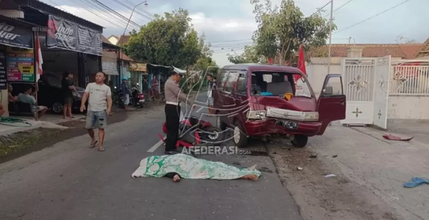 Pemotor di Tulungagung Tewas Usai Bertabrakan dengan Minibus Suzuki Carry